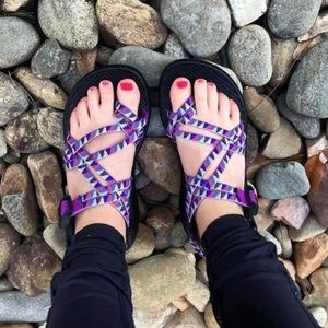 Camper purple chacos